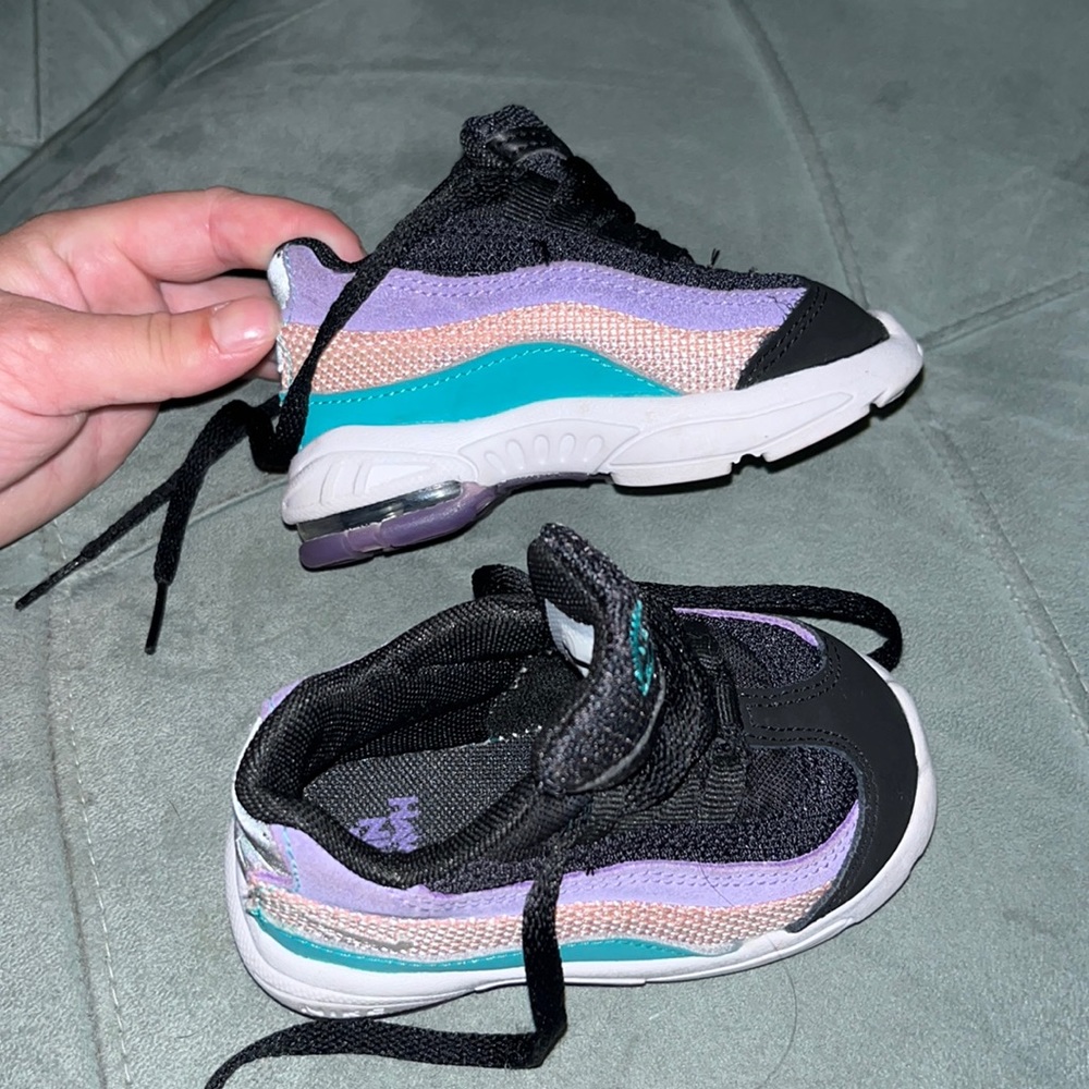 Kids Nike Air size 4c like new